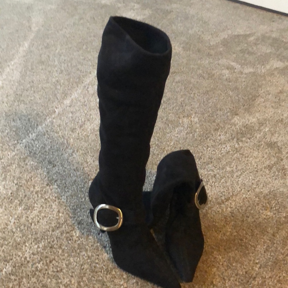 BCBG HIGH BOOT.